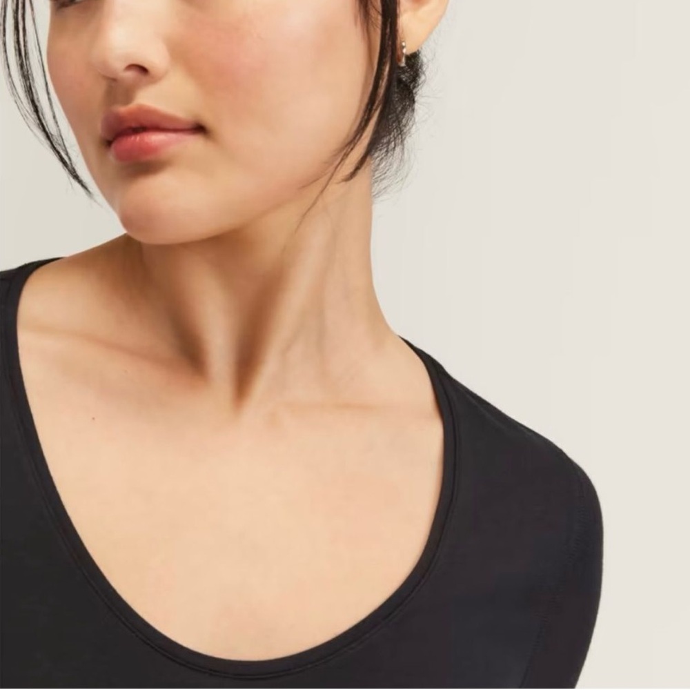 Everlane The Supima Form Ballet Neck Long Sleeve Tee In Black - Picture 3 of 4